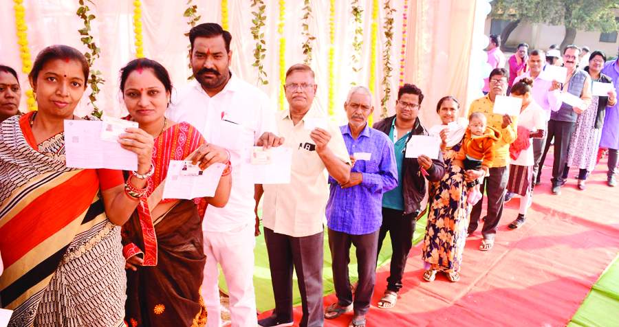 लोकतंत्र के महापर्व में बुजुर्ग, दिव्यांग सहित नये मतदाताओं ने उत्साह से लिया हिस्सा