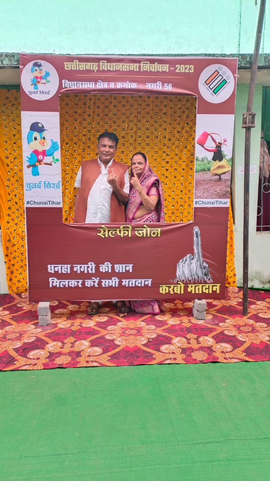 भाजपा नेता गोलछा ने सपत्नीक मताधिकार  का प्रयोग किया