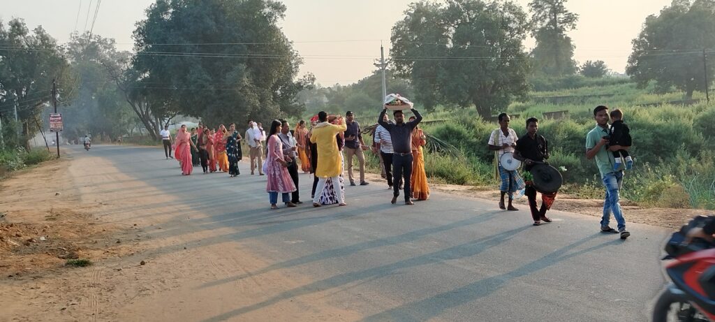 भगवान सूर्य को अघ्र्य देने मांड नदी के तट पर उमड़ी श्रद्धालुओं की भीड़ भगवान सूर्य को अघ्र्य देने मांड नदी के तट पर उमड़ी श्रद्धालुओं की भीड़