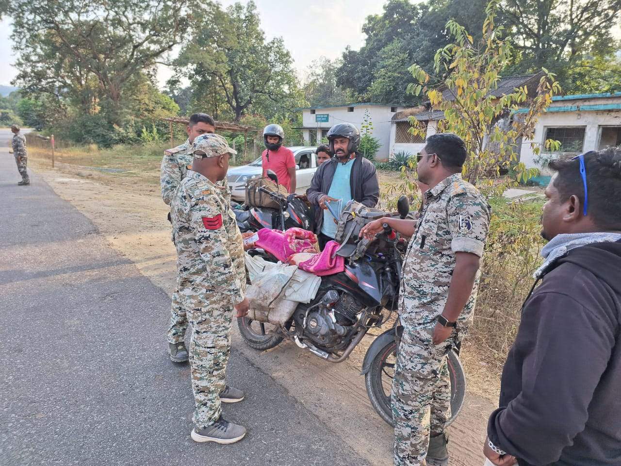 यातायात नियमों को तोड़ा, 28 वाहन चालकों से वसूले साढ़े 10 हजार यातायात नियमों को तोड़ा, 28 वाहन चालकों से वसूले साढ़े 10 हजार