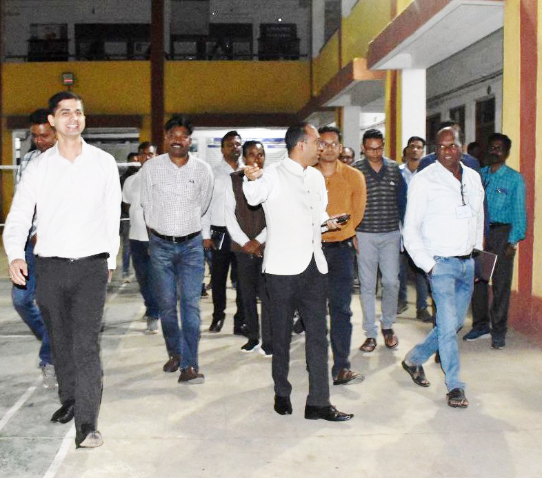 कलेक्टर ने किया स्ट्रांग रूम का निरीक्षण 