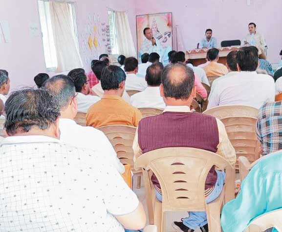 विकासखंड स्रोत समन्वयक ने ली संकुल समन्वयकों की समीक्षा बैठक