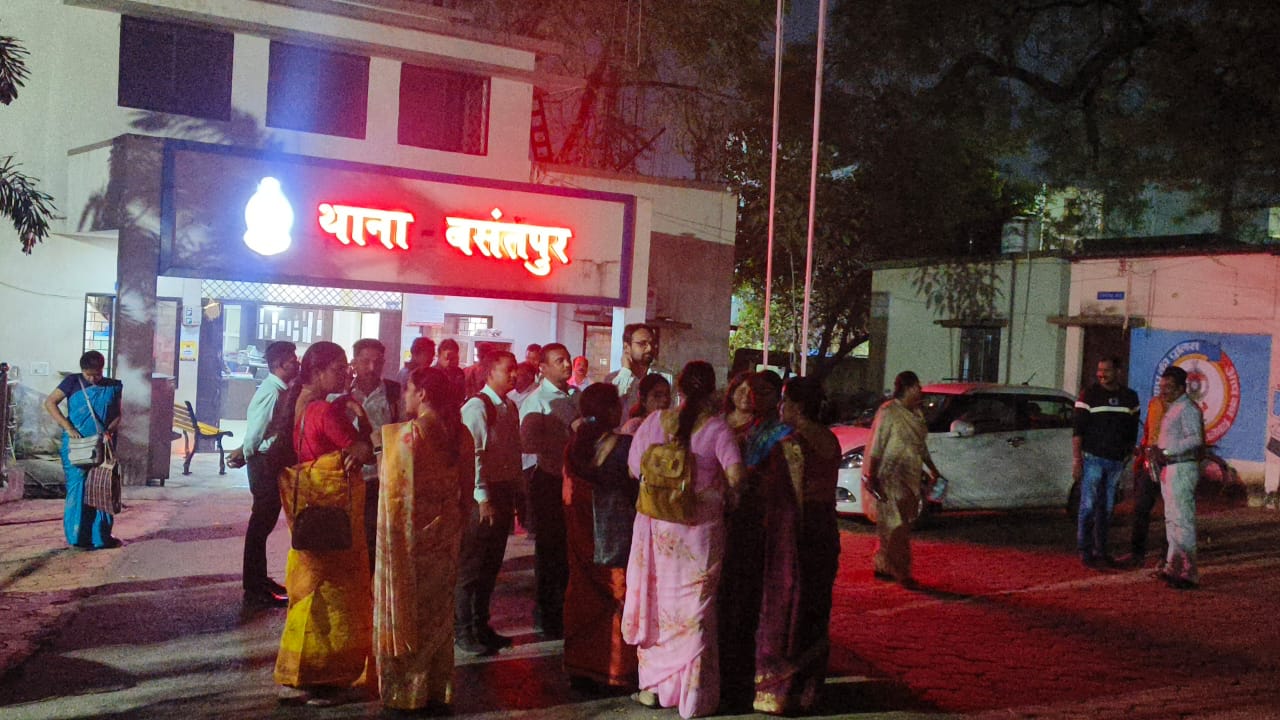 अफसर पति का धौंस दिखाने वाली शिक्षिका की पुलिस से शिकायत 