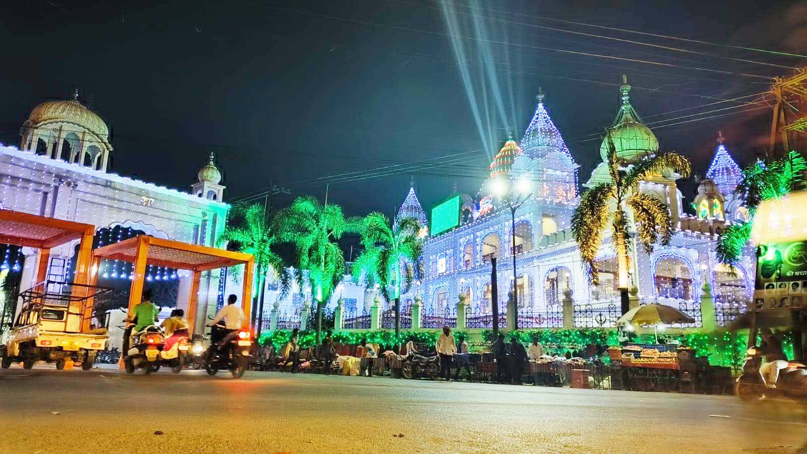 गुरूनानक जयंती: आकर्षक लाइटिंग