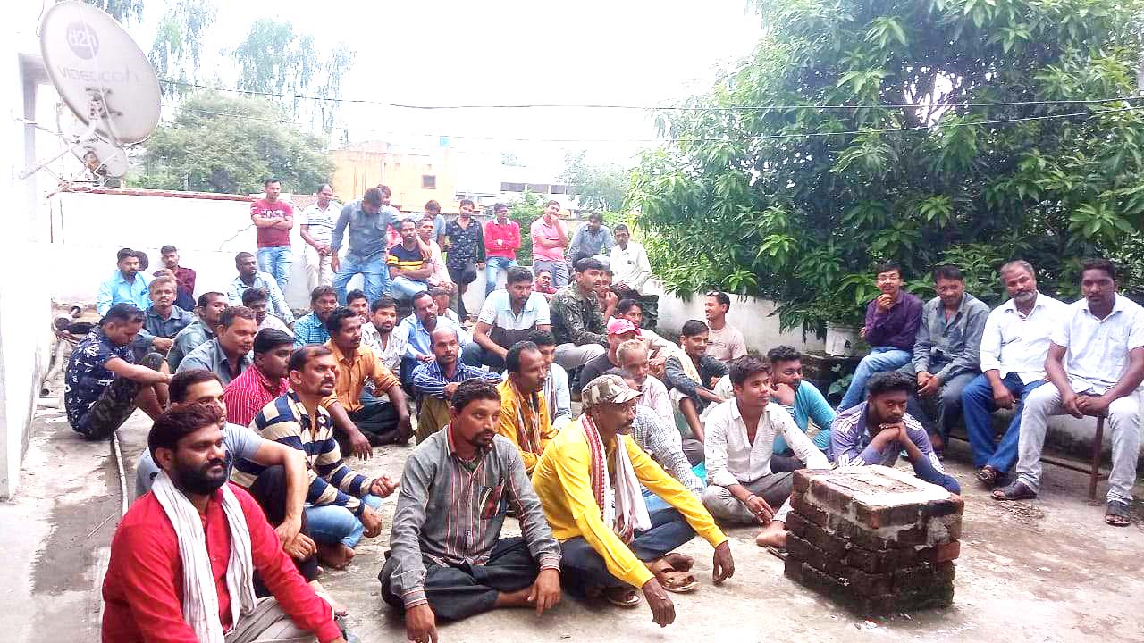 अम्बुजा सीमेंट प्लांट के मजदूर मांगों को लेकर 11 से बेमुद्दत हड़ताल पर अम्बुजा सीमेंट प्लांट के मजदूर मांगों को लेकर 11 से बेमुद्दत हड़ताल पर