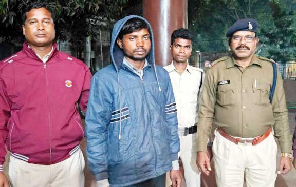 चरित्र शंका पर पत्नी को जिंदा जलाया, आरोपी गिरफ्तार