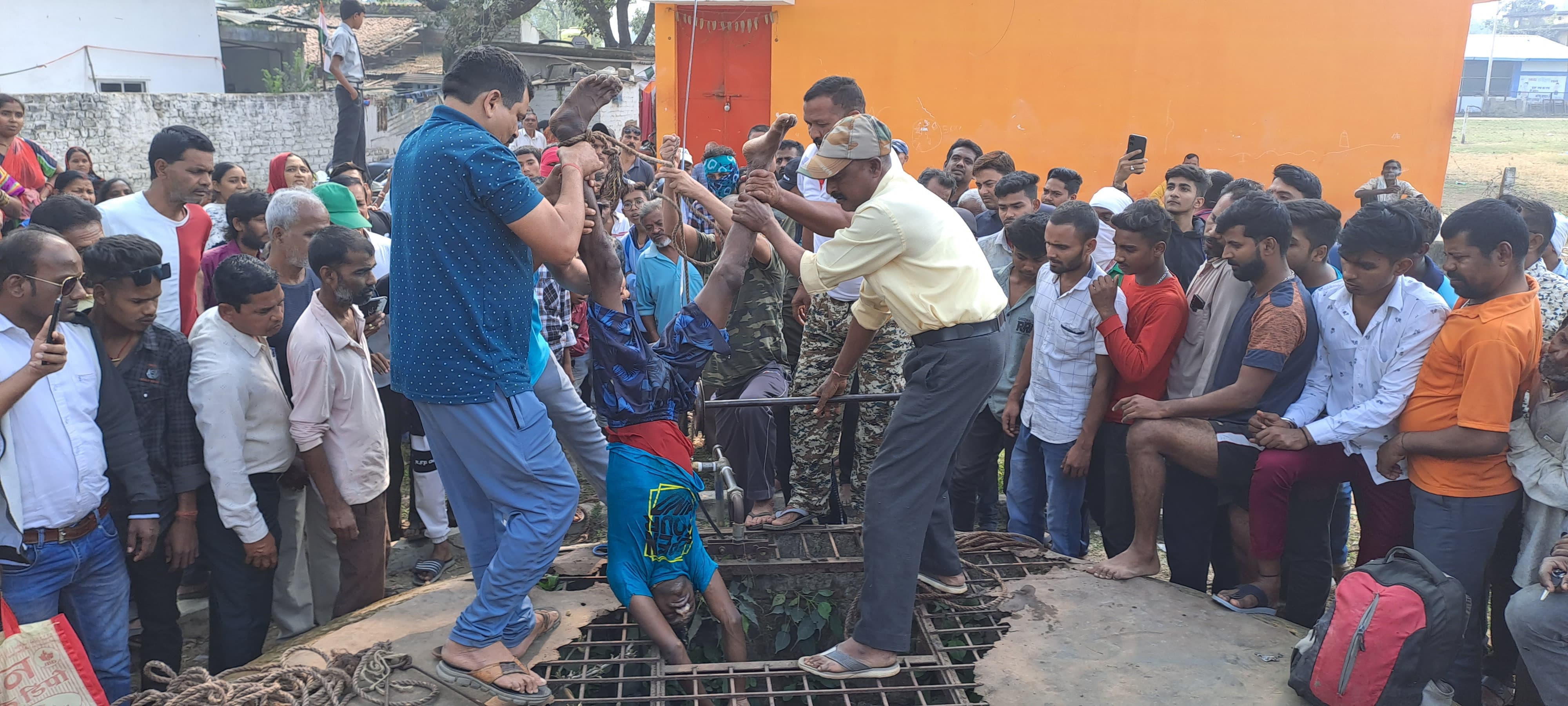 युवक ने कुएं में कूदकर दी जान