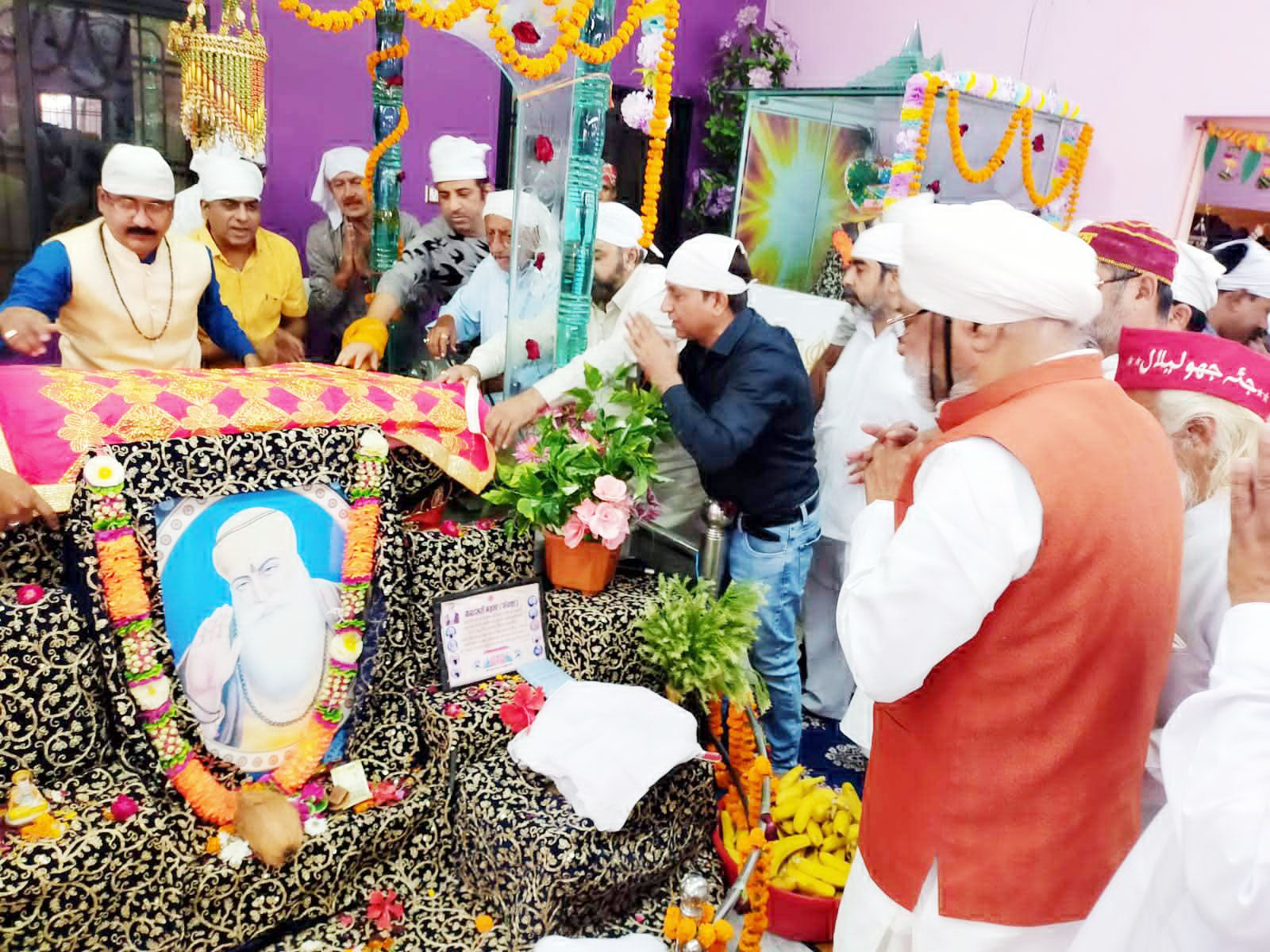 पूर्व विधायक होरा ने गुरद्वारा में मत्था टेका