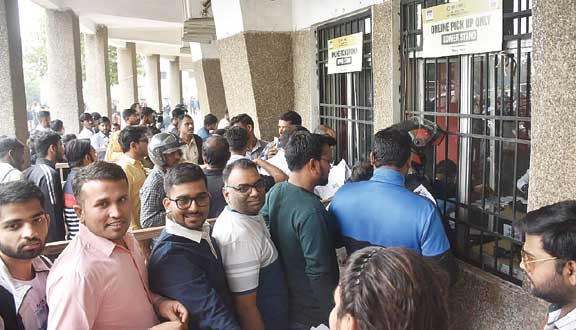 बुकिंग एप के मुताबिक 70 फीसदी सीटें खाली बुकिंग एप के मुताबिक 70 फीसदी सीटें खाली