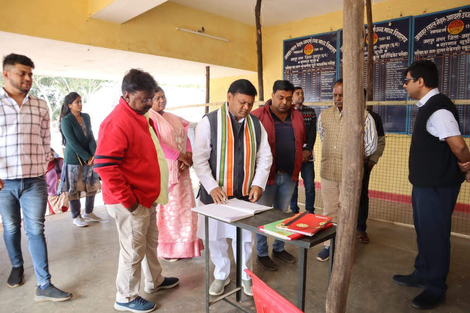 मतगणना के संबंध में ली प्रत्याशियों की बैठक, कार्यप्रणाली से कराया अवगत 