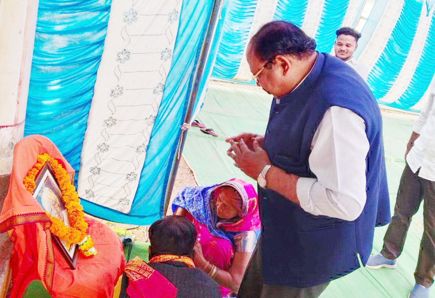 सांसद मंडावी के पिता की पुण्यतिथि पर श्रद्धांजलि