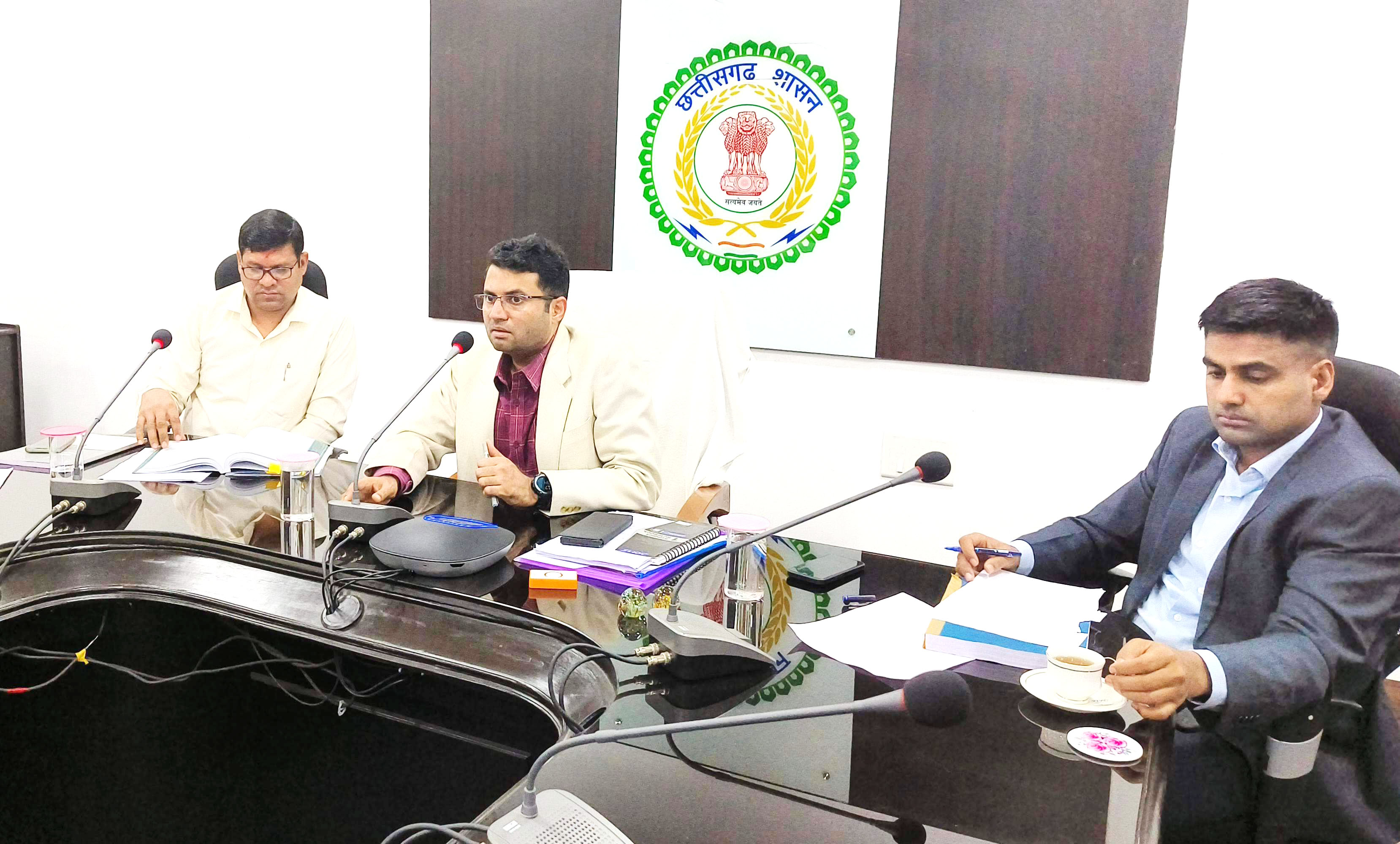 मतगणना की तैयारियों पर कलेक्टर ने ली बैठक मतगणना की तैयारियों पर कलेक्टर ने ली बैठक