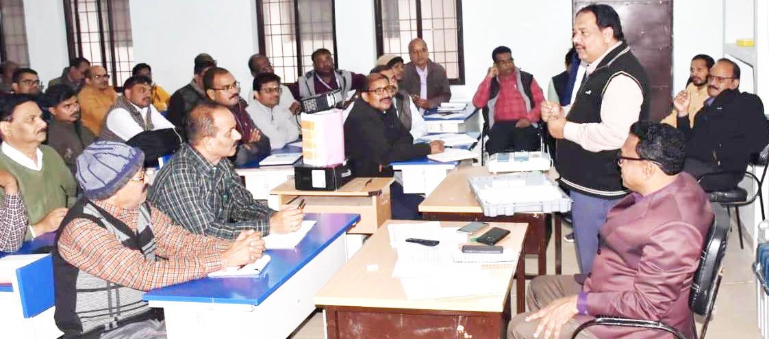 पूरी सावधानी के साथ करें  मतगणना - जिला निर्वाचन अधिकारी