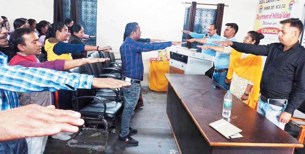 भारतीय संविधान दुनिया का सबसे विशाल संविधान-डॉ.पाण्डेय