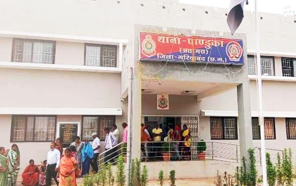 नवविवाहित की मौत बनी पहेली, मायके पक्ष ने थाने में की शिकायत नवविवाहित की मौत बनी पहेली, मायके पक्ष ने थाने में की शिकायत