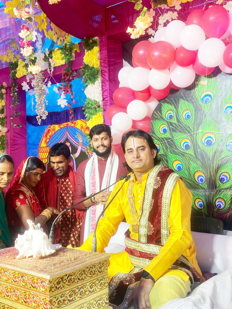 मंगलभवन में भागवत कथा सुनने उमड़ रही भीड़