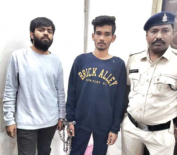 बार-बार की टोकाटाकी से परेशान दो युवकों ने गिफ्ट शॉप में लगाई आग, गए जेल बार-बार की टोकाटाकी से परेशान दो युवकों ने गिफ्ट शॉप में लगाई आग, गए जेल