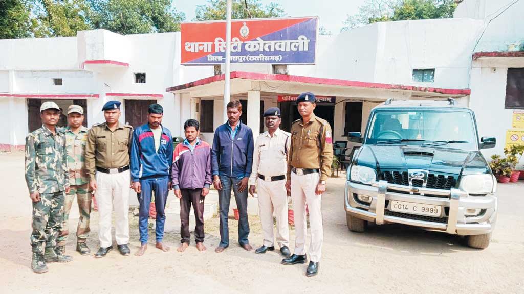 पीडीएस दुकान से 50 बोरी चावल चोरी, 3 गिरफ्तार