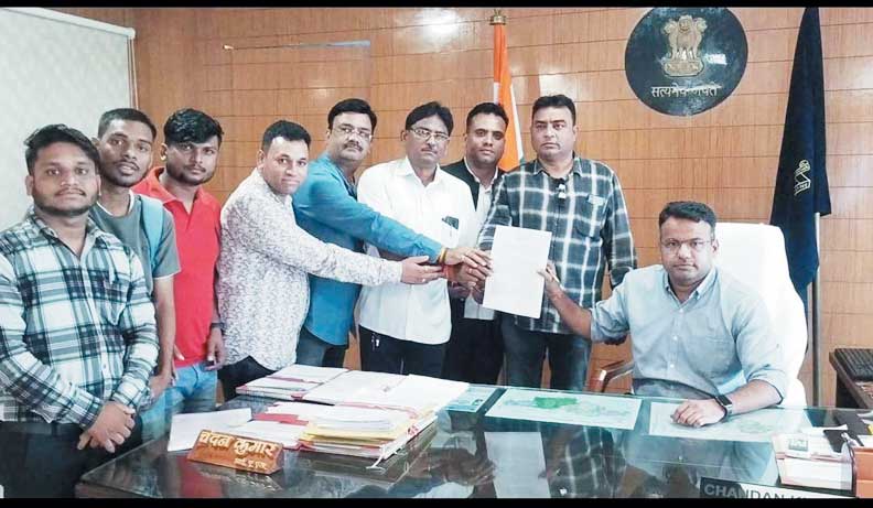 कांग्रेसियों ने की टंकराम वर्मा के खिलाफ मामला दर्ज करने की मांग