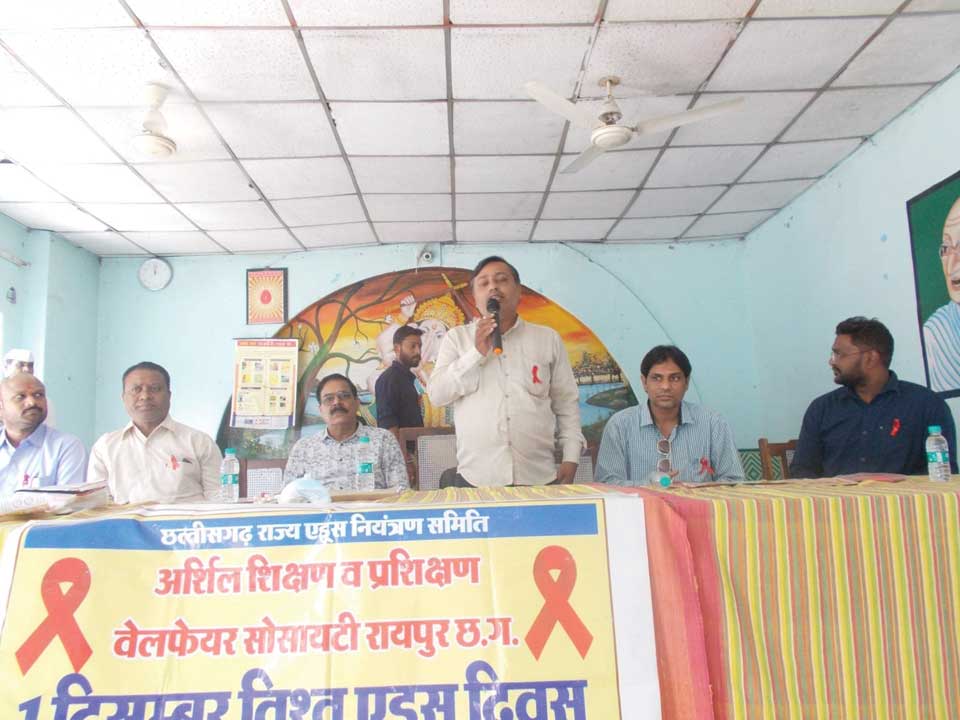 एक दिसंबर विश्व एड्स दिवस, सेंट्रल जेल में बंदियों को किया गया जागरूक