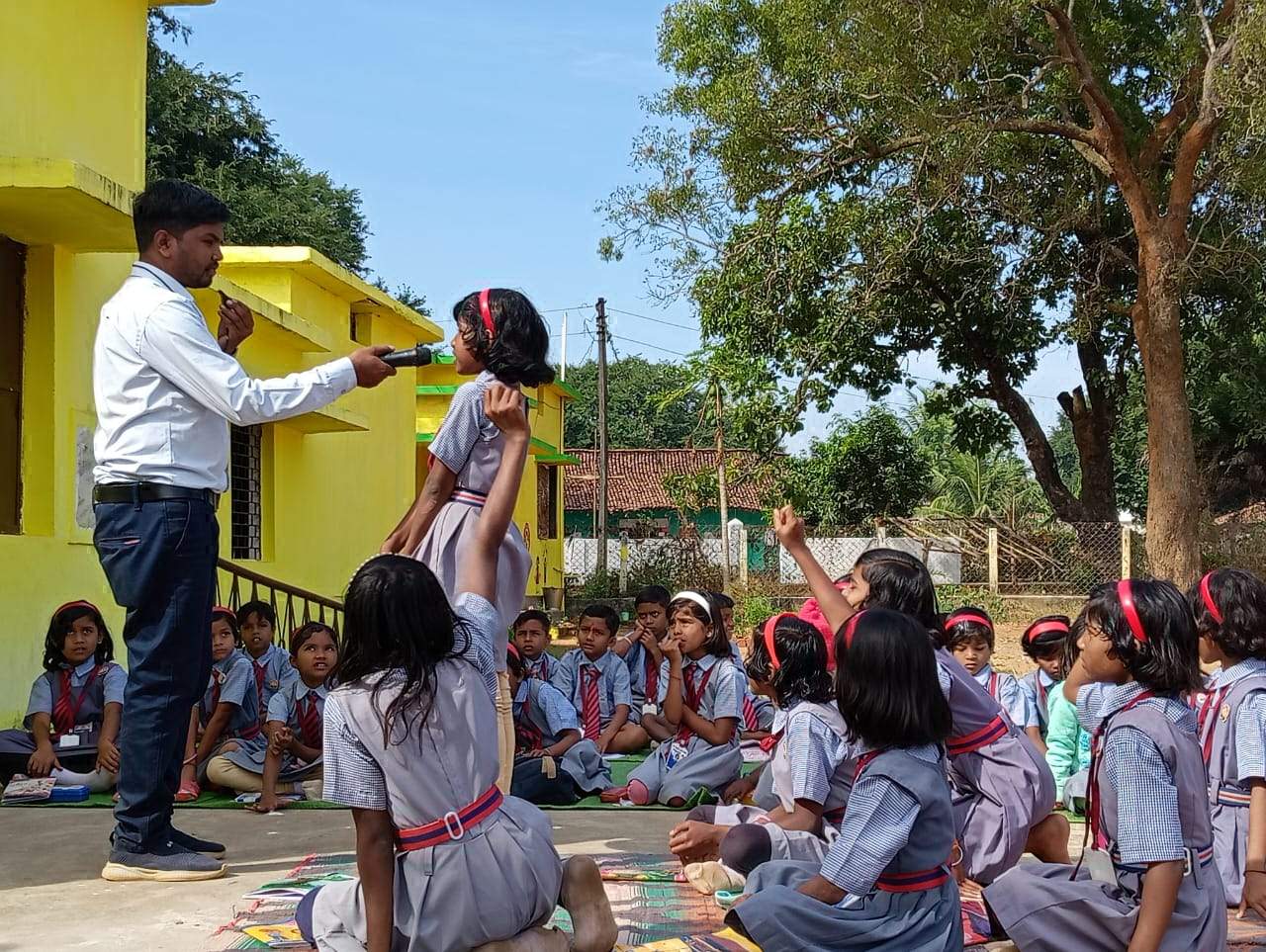 बैगलेस-डे पर प्राथमिक शाला कमेला में क्विज स्पर्धा बैगलेस-डे पर प्राथमिक शाला कमेला में क्विज स्पर्धा