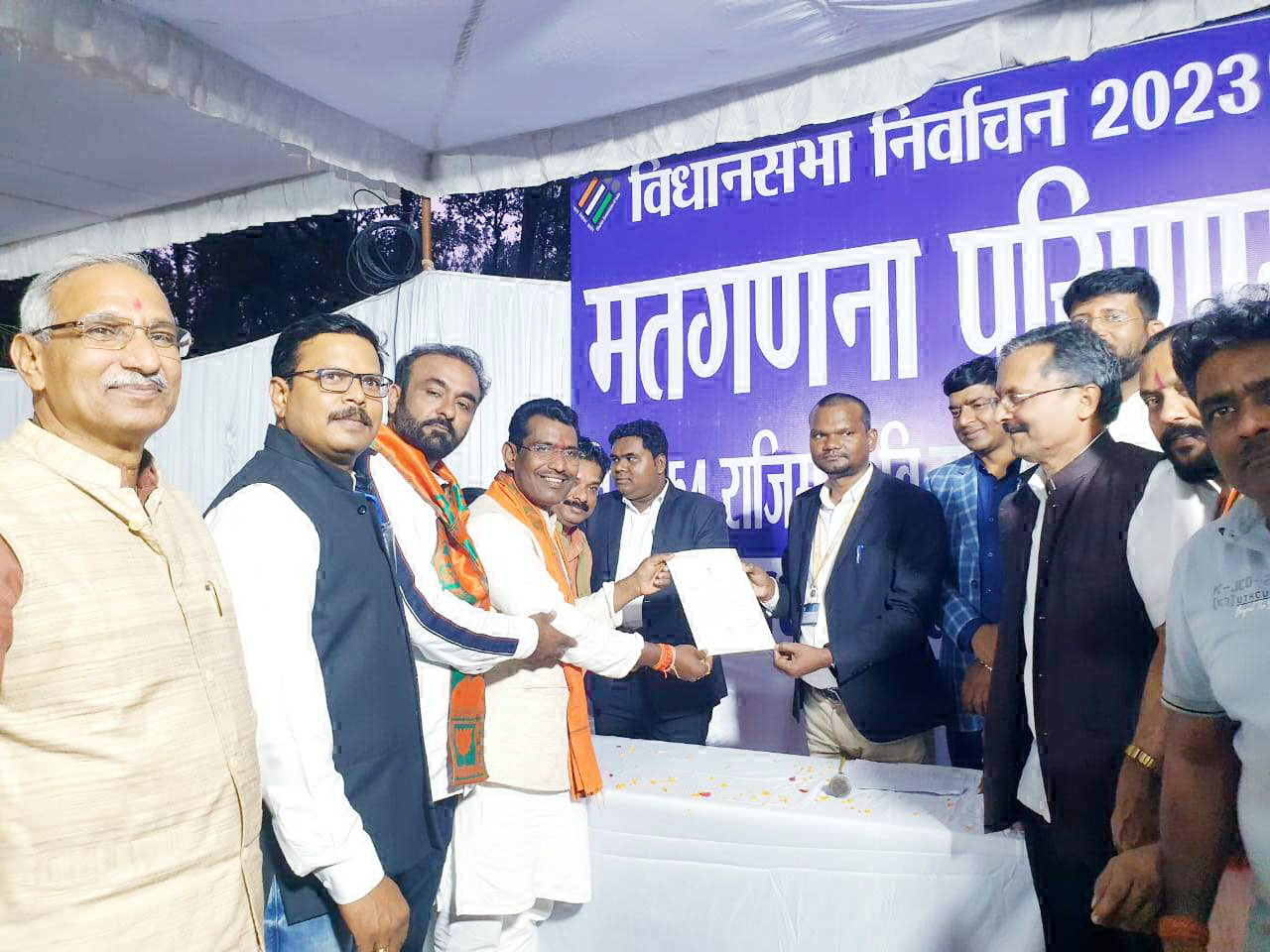 मोदी की गारंटी पर जनता ने जताया भरोसा मोदी की गारंटी पर जनता ने जताया भरोसा