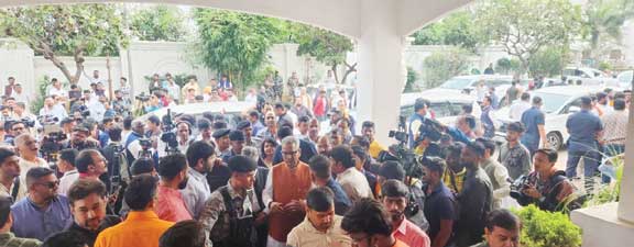 आवव-आवव, आप तो हाथी ल मार के आए हवव आवव-आवव, आप तो हाथी ल मार के आए हवव