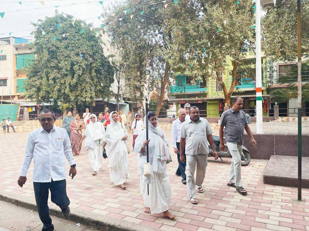 साध्वी शशिप्रभा पहुंची राजिम, हुआ भव्य स्वागत साध्वी शशिप्रभा पहुंची राजिम, हुआ भव्य स्वागत