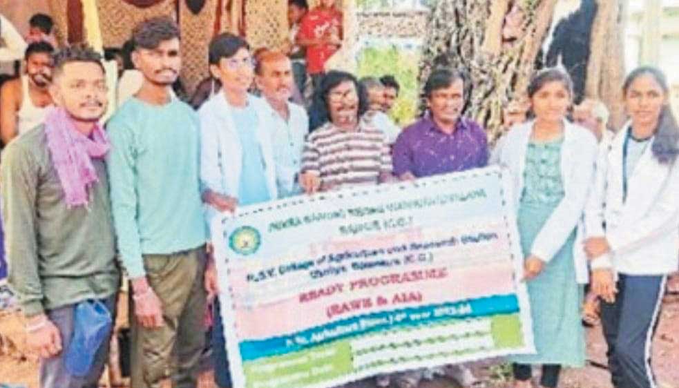 किसानों को जैविक खाद बनाने की विधि बताई