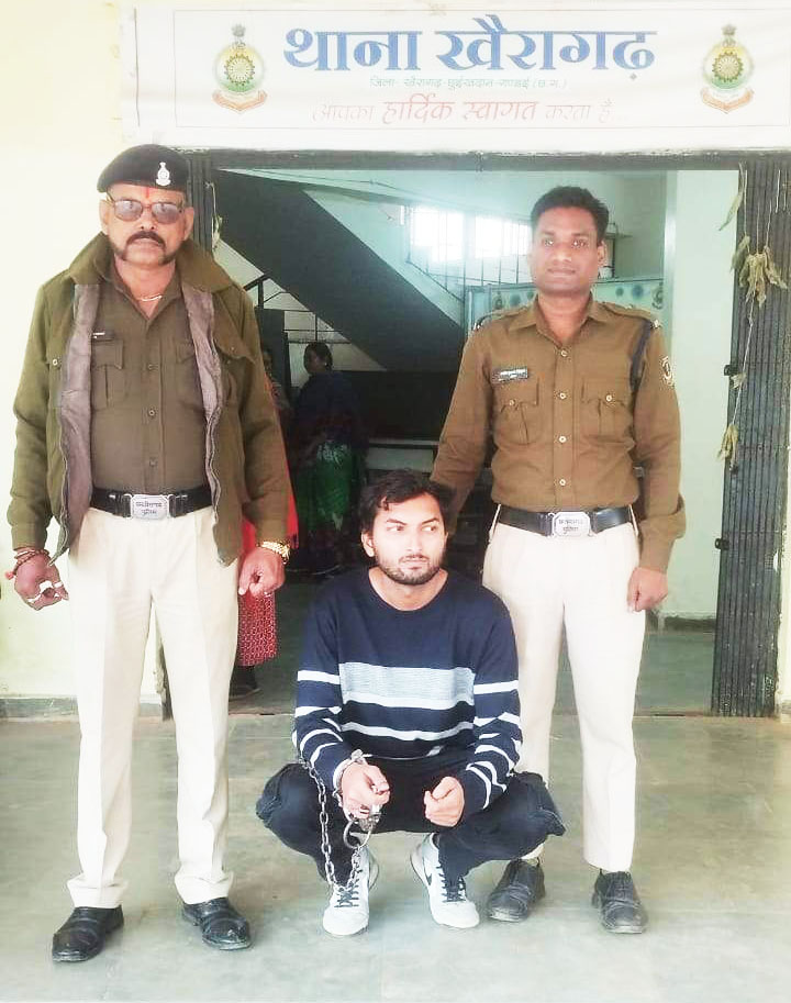 सोशल मीडिया में अश्लील फोटो वायरल