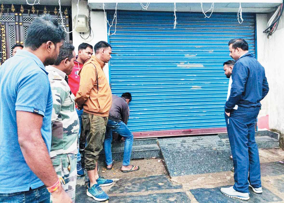 तडक़े अचानक बज उठा सेंट्रल बैंक का सायरन तडक़े अचानक बज उठा सेंट्रल बैंक का सायरन