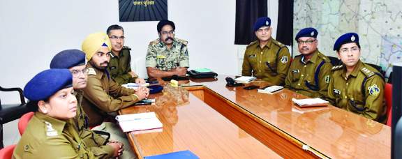 बस्तर आईजी ने ली समीक्षा बैठक