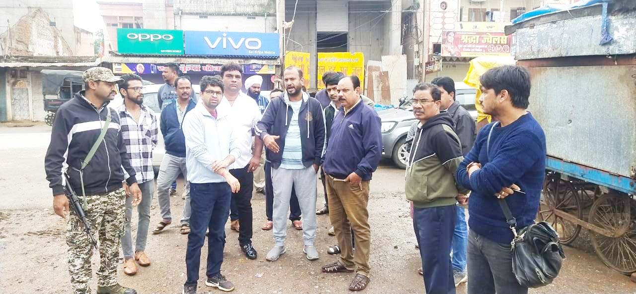 मल्टी लेवल पार्किंग स्थल के निर्माण कार्य को दिसंबर तक करें पूर्ण - कलेक्टर  