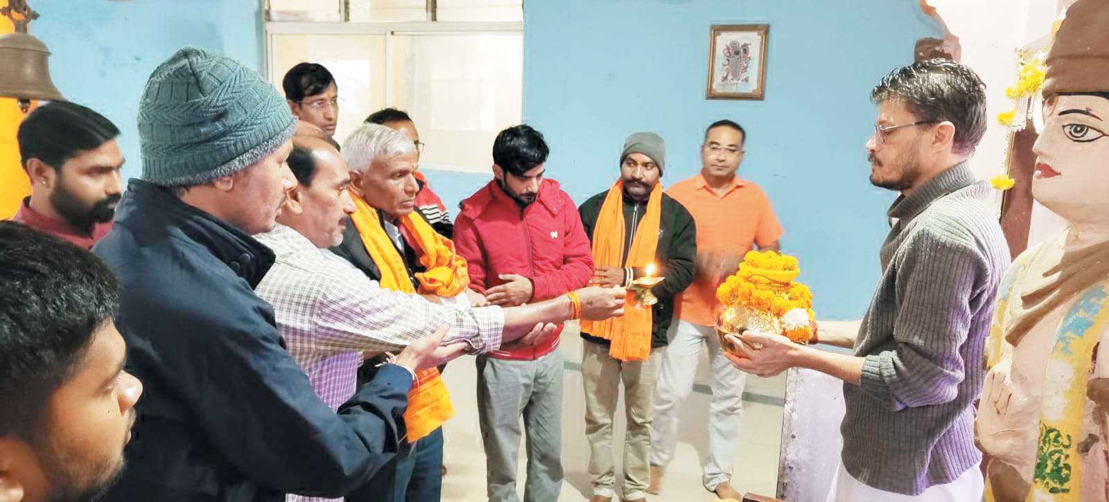 अयोध्या का अक्षत कलश प्राचीन श्रीराम मंदिर कुरुद के गर्भ गृह में