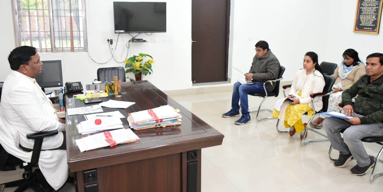 धान परिवहन पर विशेष ध्यान देते करें कार्य- कलेक्टर धान परिवहन पर विशेष ध्यान देते करें कार्य- कलेक्टर