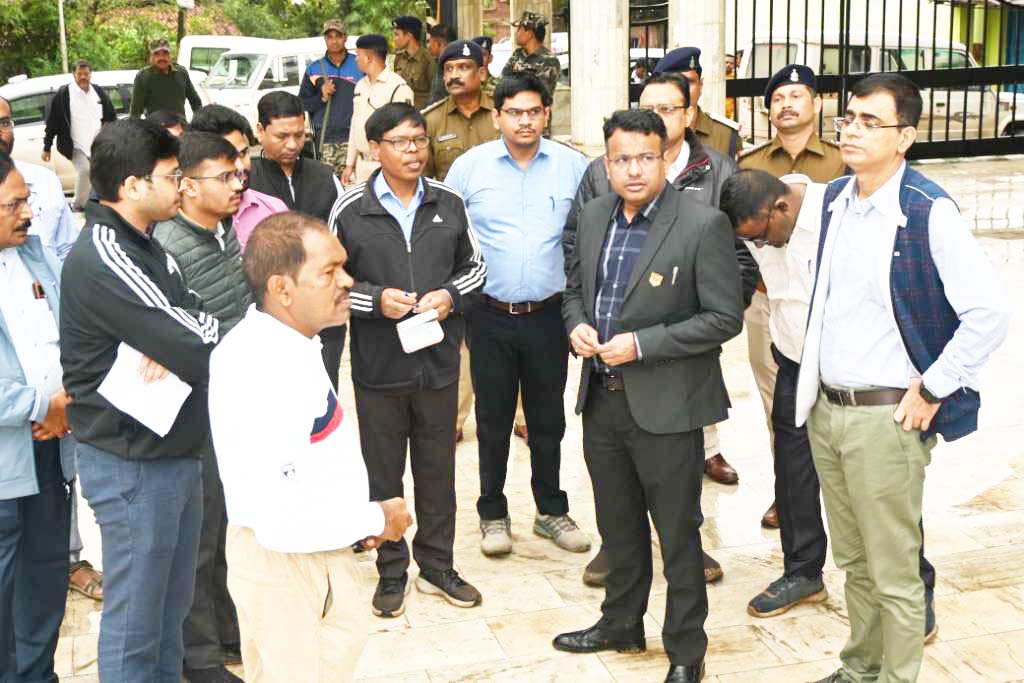 कलेक्टर व एसएसपी पहुंचे वीरभूमि सोनाखान  शहादत दिवस की तैयारियों  का लिया जायजा