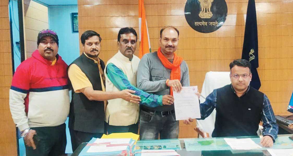 खुले में मांस मटन, नशीले पदार्थ की बिक्री व अतिक्रमण हटाने विहिप ने सौंपा ज्ञापन