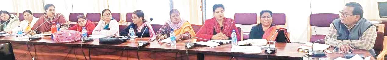 प्रधानमंत्री मातृ वंदन योजना की कम प्रगति पर कलेक्टर नाराज