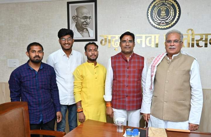 विधायक ओंकार ने भूपेश बघेल से मुलाकात की