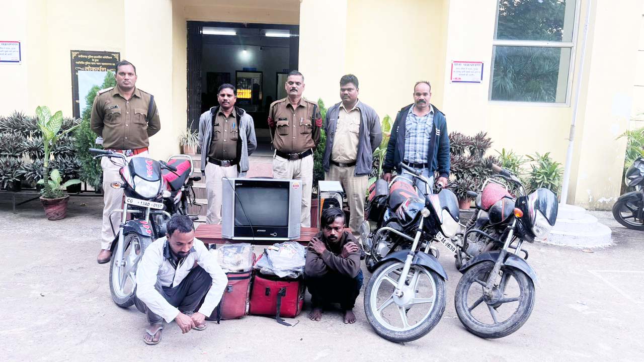 बाईक बेचने ग्राहक तलाशते  चोरी के 2 आरोपी पकड़ाए