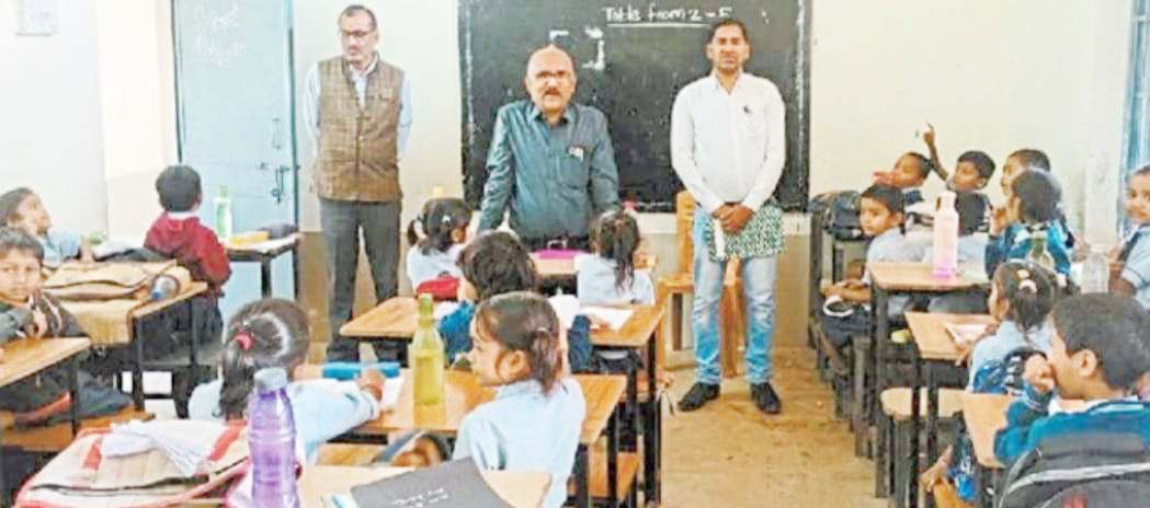 संविधान प्रश्नोत्तरी में स्टूडेंट्स ने दिए जवाब, रंगोली-गुलदस्ता स्पर्धा भी 