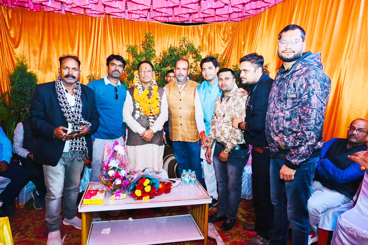 योगेश तिवारी नवनियुक्त मुख्यमंत्री से सौजन्य मुलाकात की 