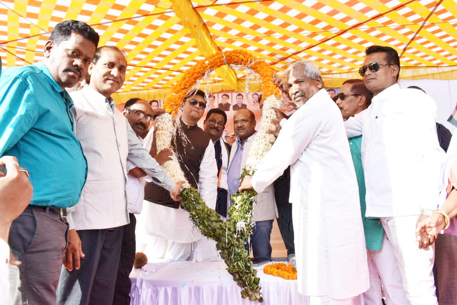 खुज्जी व मोहला-मानपुर विधायकों की जीत पर कांग्रेस ने किया अभिनंदन खुज्जी व मोहला-मानपुर विधायकों की जीत पर कांग्रेस ने किया अभिनंदन
