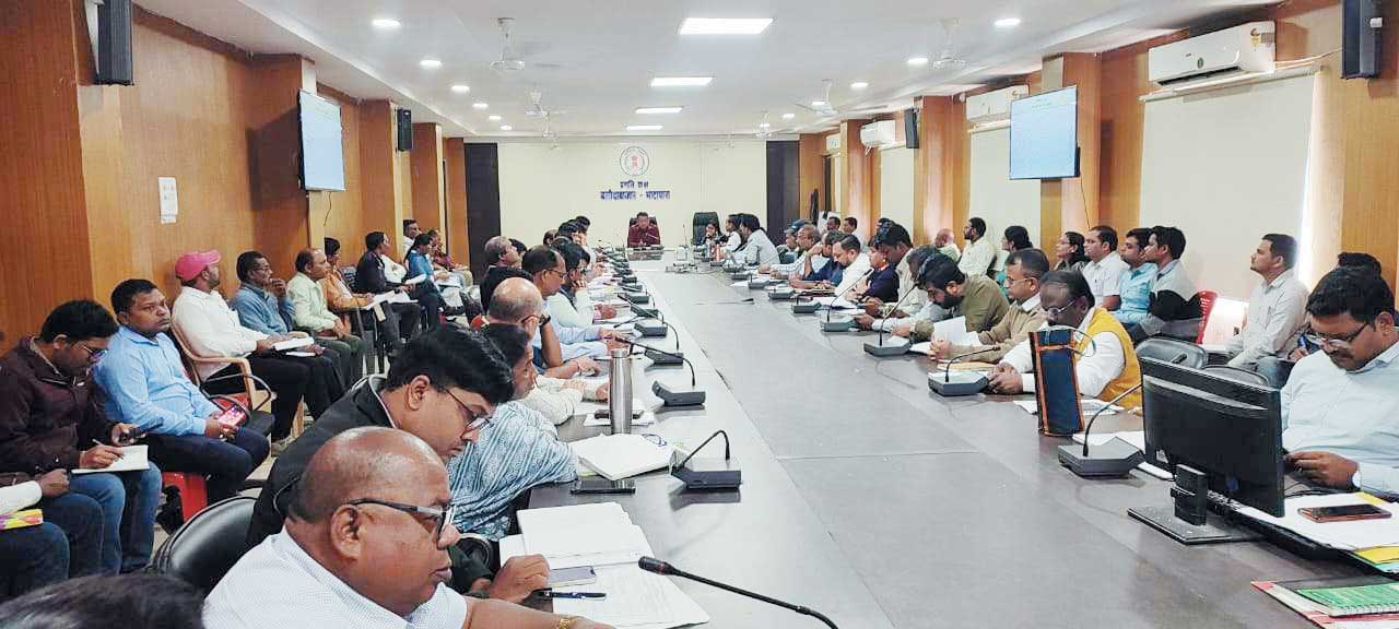 अभियान चलाकर लंबित आवेदनों का निरकरण समय -सीमा में पूर्ण कराएं