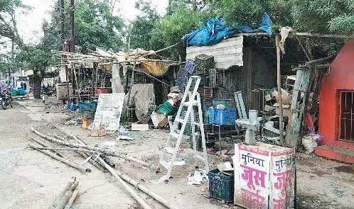 अल्टीमेटम मिलने के साथ समेटने लगे अपने-अपने टपरे