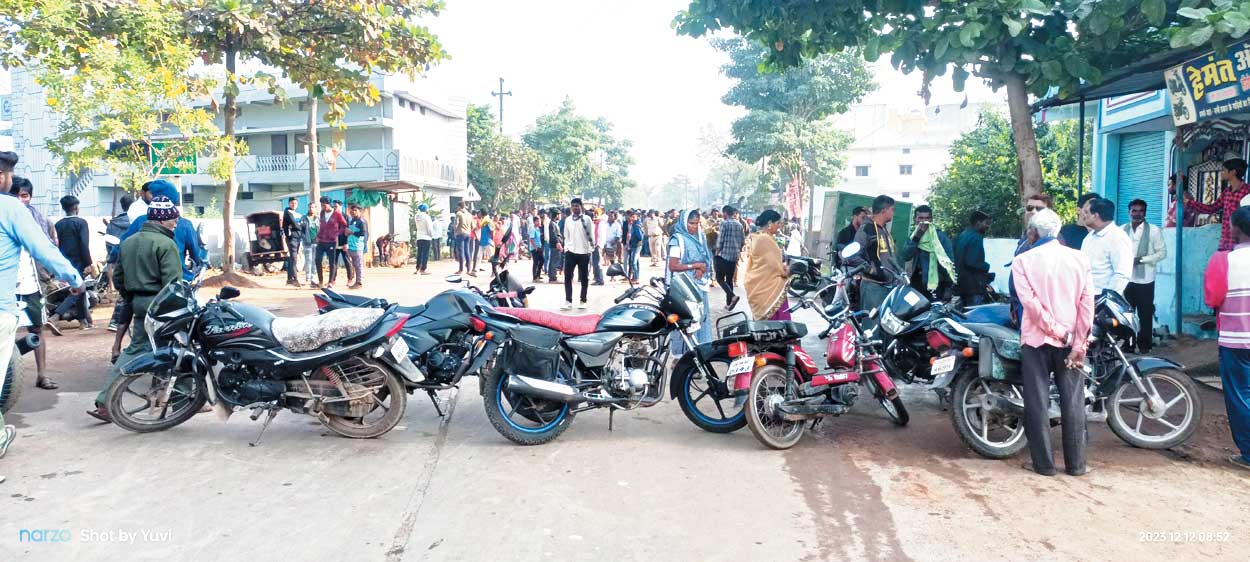  ट्रक ने बाइक को मारी टक्कर, 3 मौतें