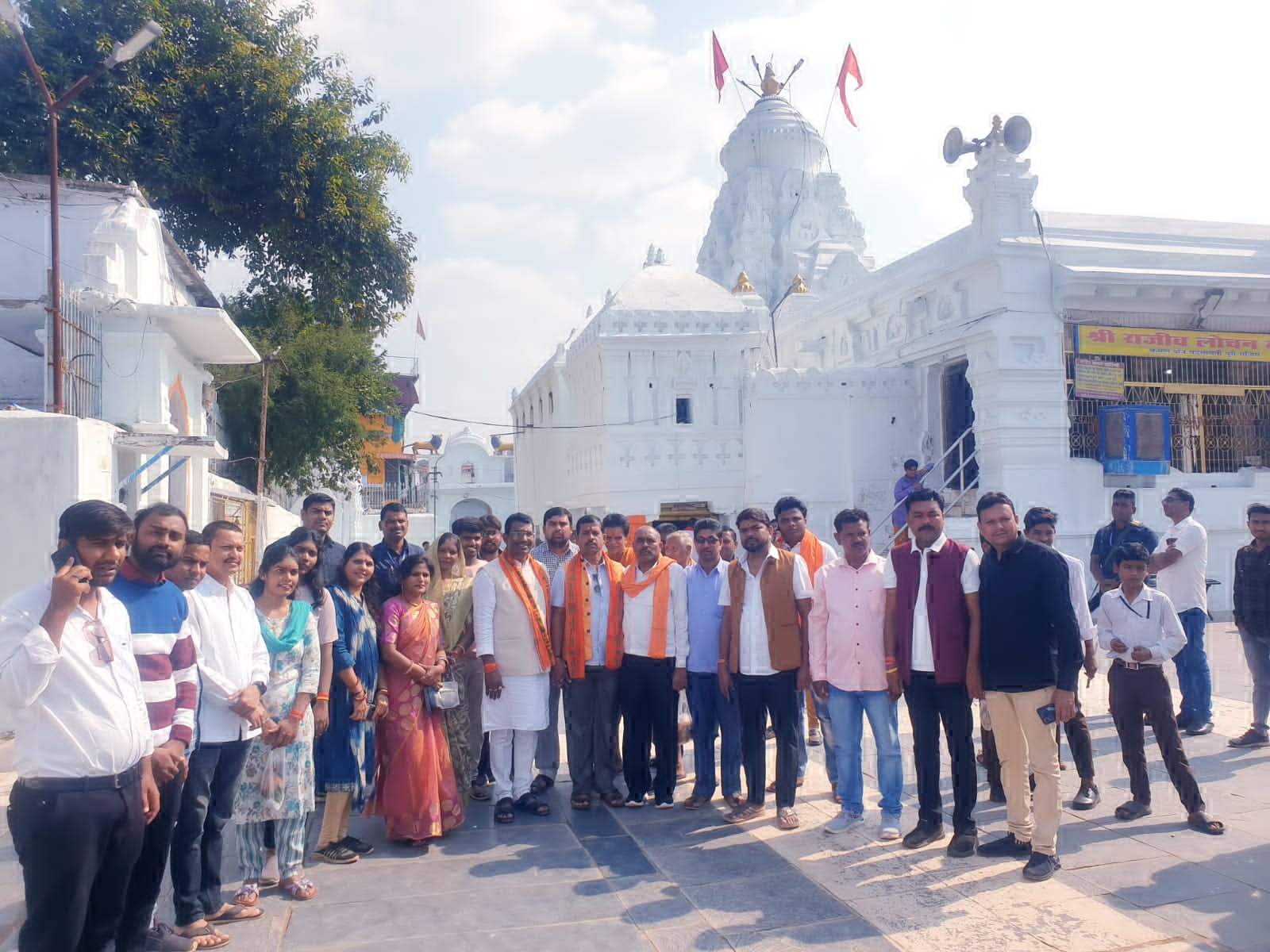 राजिम के मंदिरों में विधायक रोहित साहू ने लिया आशीर्वाद राजिम के मंदिरों में विधायक रोहित साहू ने लिया आशीर्वाद