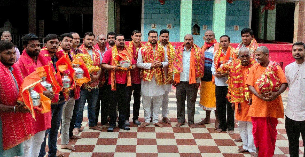 अयोध्या से आए पूजित अक्षत कलश का मंडलों में वितरण