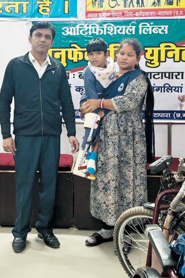 दिव्यांगों को बांटे सहायक उपकरण