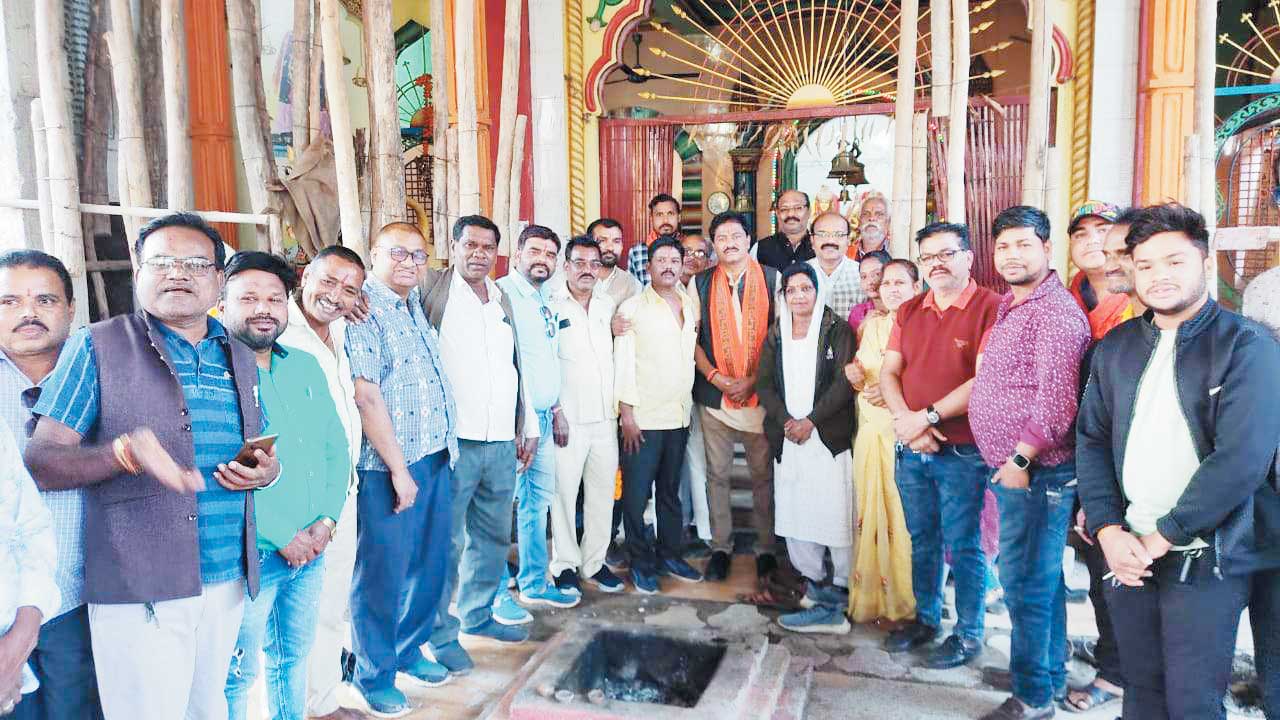 विधायक इंद्र कुमार पहुंचे वार्डों में, लोगों से की भेंट मुलाकात विधायक इंद्र कुमार पहुंचे वार्डों में, लोगों से की भेंट मुलाकात